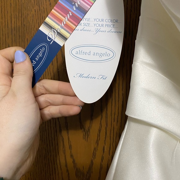 Alfred Angelo Gown - Picture 4 of 5